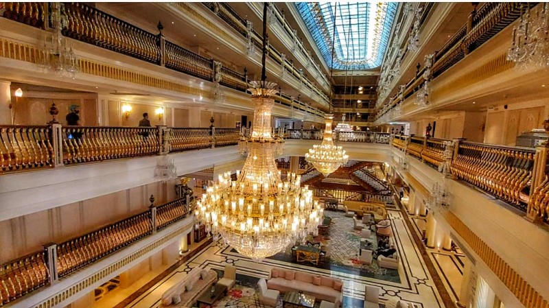 A dream vacation at the Titanic Mardan Palace, the most luxurious hotel in Antalya, costs less than you expected, in 2022