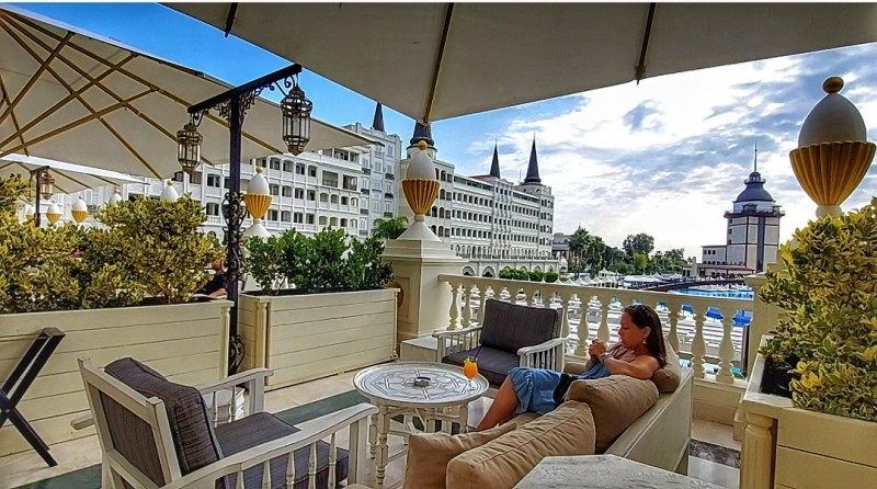 A dream vacation at the Titanic Mardan Palace, the most luxurious hotel in Antalya, costs less than you expected, in 2022