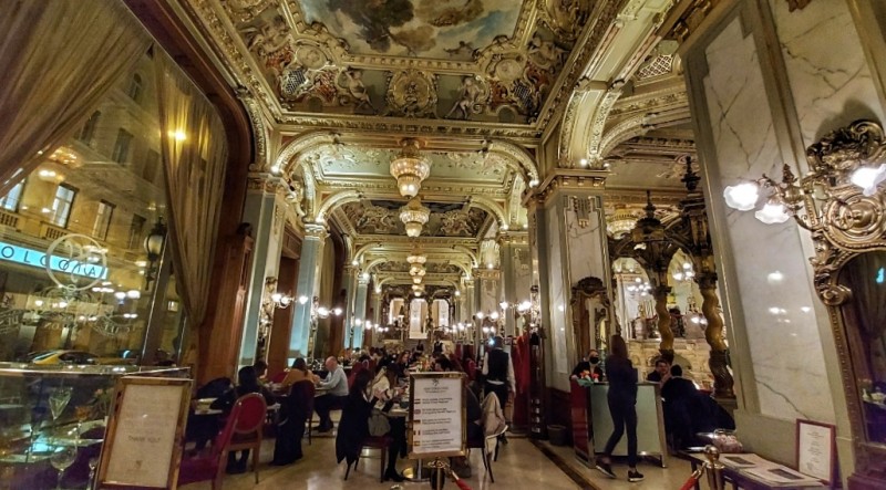 New York Cafe Budapesta, cea mai frumoasa cafenea din lume!