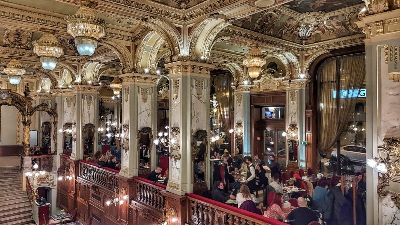 New York Cafe Budapesta, cea mai frumoasa cafenea din lume!