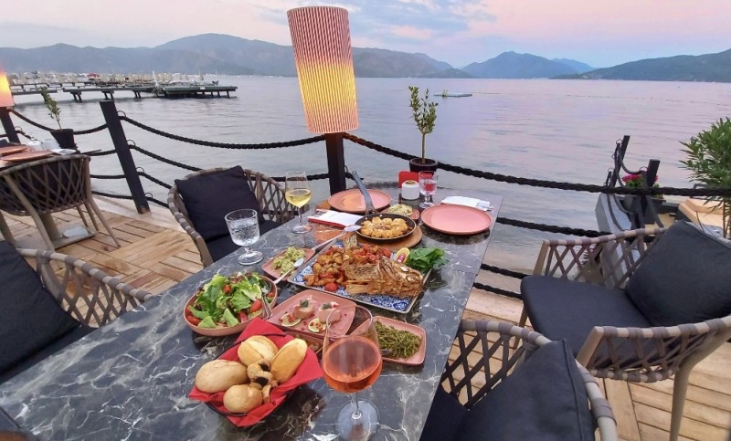 Restaurantul cu specific fructe de mare si plaja privata, La Querida: noua atractie a statiunii Marmaris, Turcia