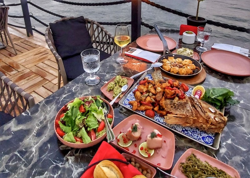 Restaurantul cu specific fructe de mare si plaja privata, La Querida: noua atractie a statiunii Marmaris, Turcia